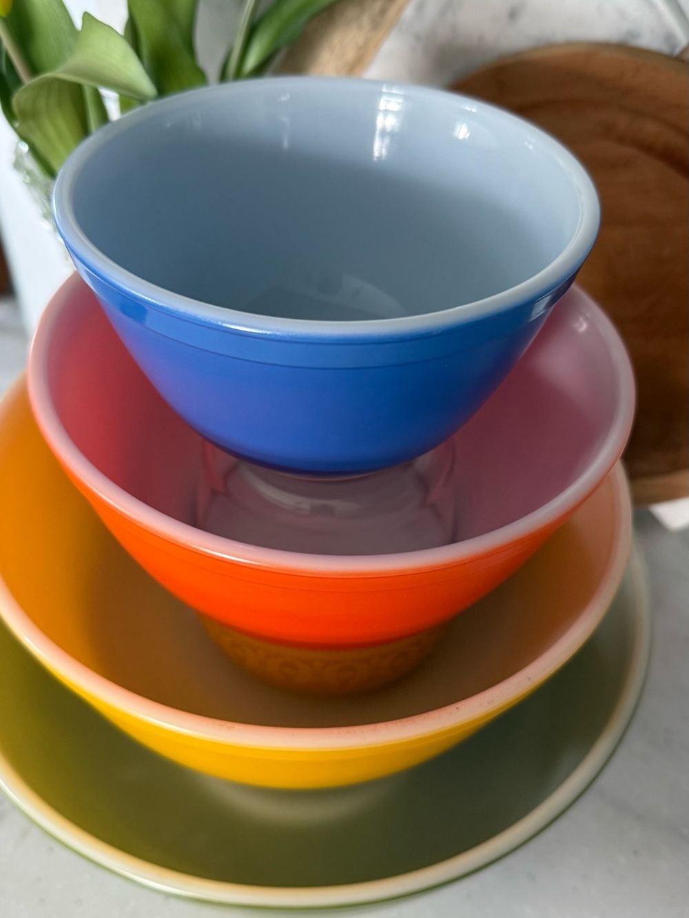 Pyrex Reverse Primary Nesting Bowl Set -Almost New - Picture 2 of 6